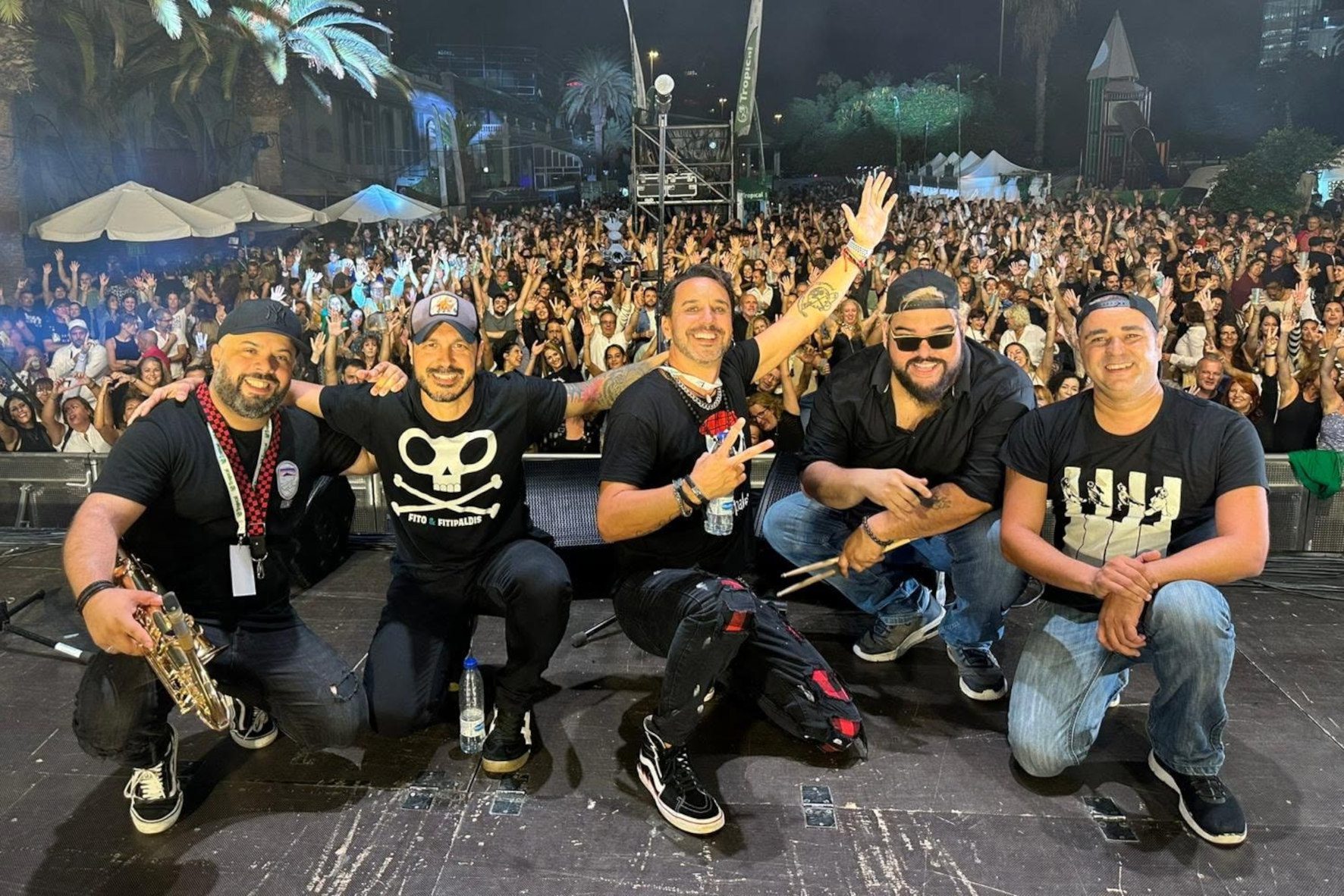 La Caleta acoge un concierto “Tributo a Fito y Fitipaldis” dentro de la Fiesta de la Juventud